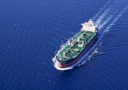 VLCC Earnings Near $470,000 a Day as Hormuz Hopes Drive Tanker Frenzy