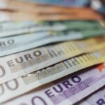 Euro Sinks To One-Year Low As Oil Price Drop Fuels ECB Rate Cut Bets