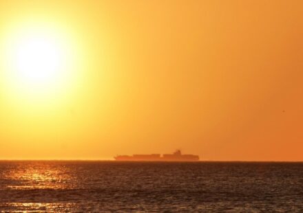 Oil Surges Over 7% as Iran Halts U.S. Talks and Threatens Total Hormuz Closure