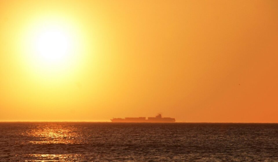 Oil Surges Over 7% as Iran Halts U.S. Talks and Threatens Total Hormuz Closure