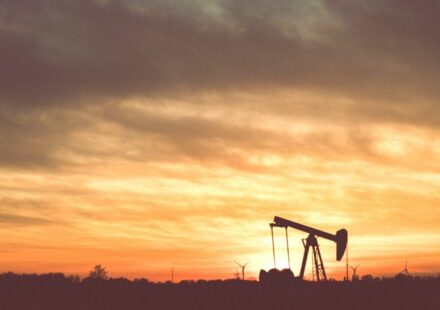 Oil Prices Set to Slump 19% in May as Market Bets on U.S.-Iran Deal