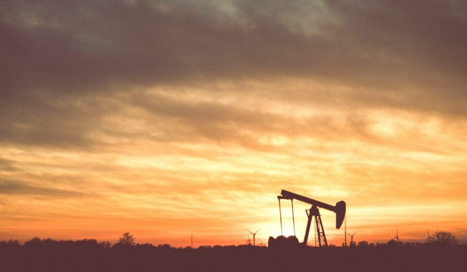 Oil Prices Set to Slump 19% in May as Market Bets on U.S.-Iran Deal