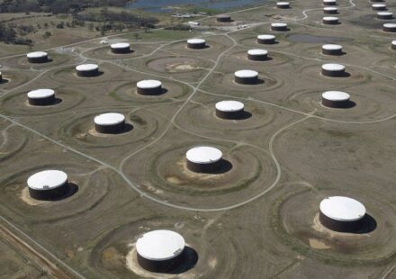 US Crude, Gasoline Inventories Continue to Sink