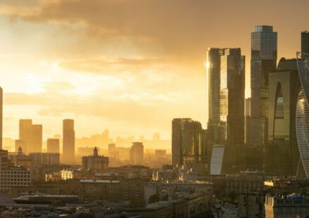 Russia's Oil Revenues Surge $6.3 Billion as High Prices Offset Production Losses