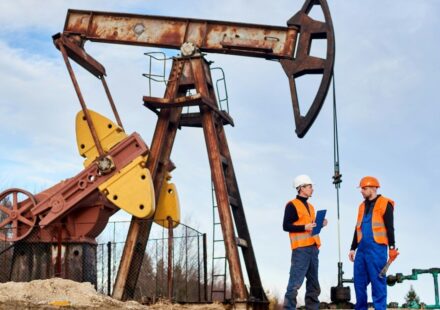 Oil Prices Waver as Market Weighs Chances of U.S.-Iran Deal