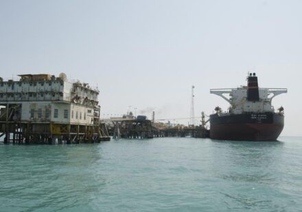 Iraq Offers Huge Discounts for Crude Shipments via Hormuz