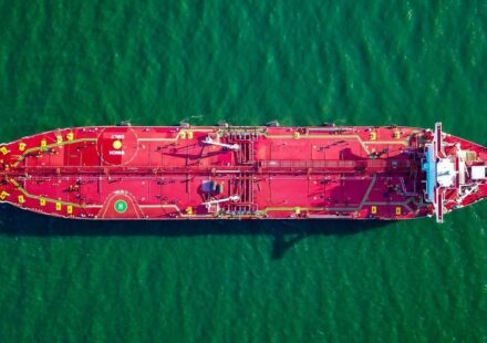 Sanctioned Iranian VLCC Crosses Hormuz Line Hours Before Ceasefire Deadline