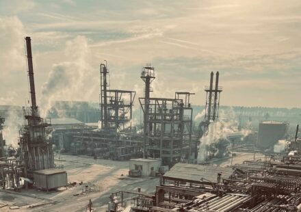 Iran Suspends Petrochemical Exports to Avoid Domestic Shortages