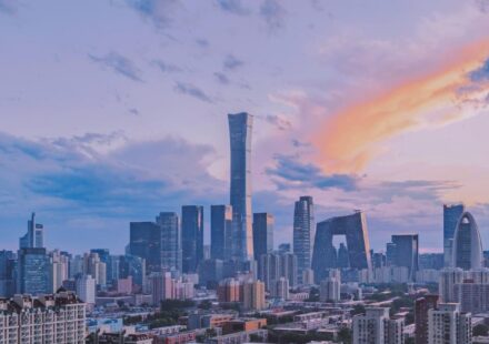 Record Oil and Gas Output Fails to Shield CNOOC from Market Volatility