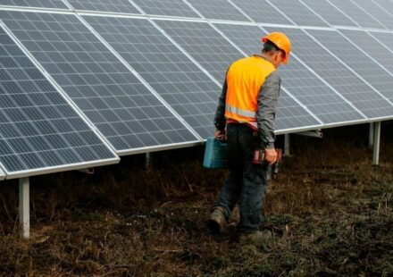 Big Oil’s Green Retreat Marks First Investment Decline Since 2017