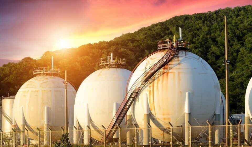 Shell and TotalEnergies Issue Force Majeure After Qatar LNG Shut Down