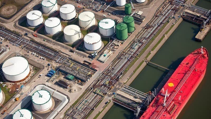 Fujairah Bunker Hub Disrupted as Drone Debris Damages Oil Storage