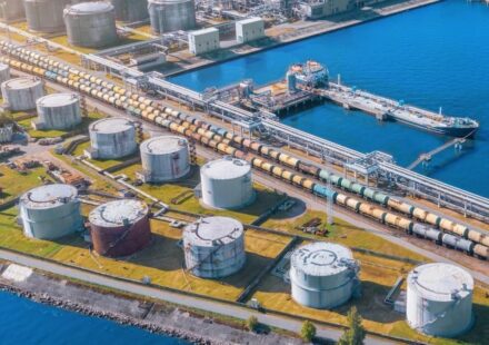 Asian LNG Prices Fall on U.S. Plan to Secure Hormuz Strait