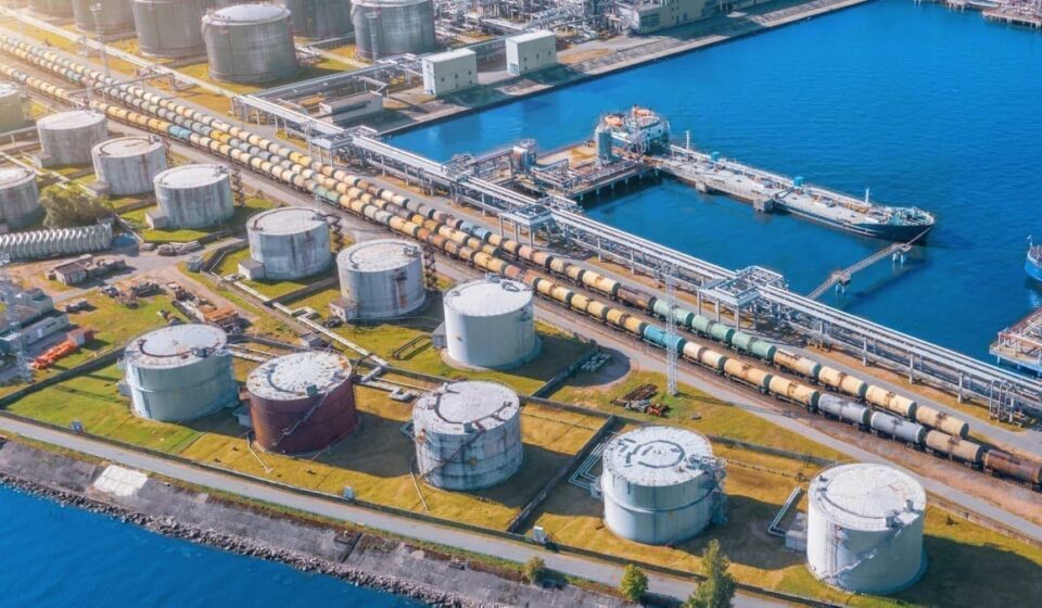 Asian LNG Prices Fall on U.S. Plan to Secure Hormuz Strait
