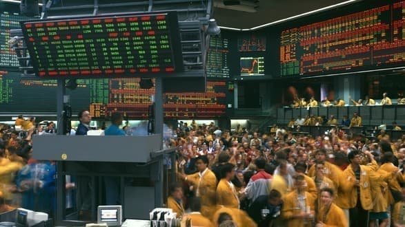 Oil, Fuel Contracts Break Records on Surging Prices