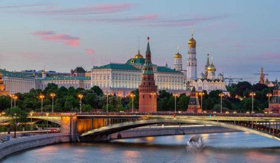 Russia to Tighten Budget Fiscal Rule as Oil and Gas Revenues Plunge