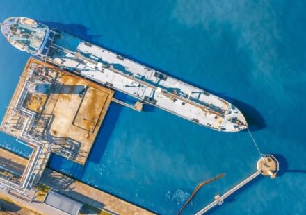 Russia and Iran Slash Oil Prices to Secure China Market Share