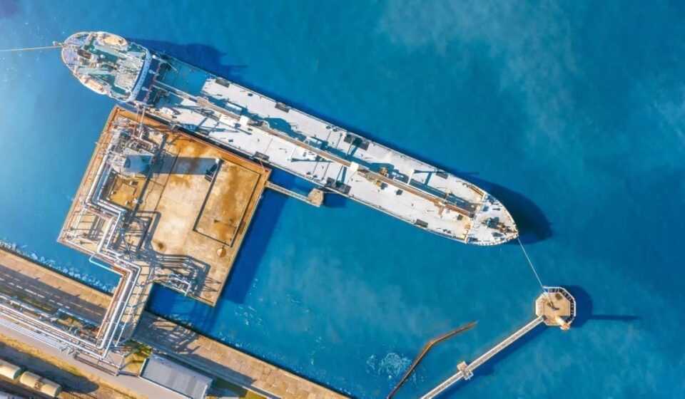 Russia and Iran Slash Oil Prices to Secure China Market Share