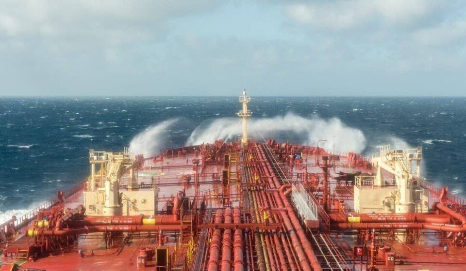 Moscow Reroutes Oil to China on Largest Vessels After India Slowdown