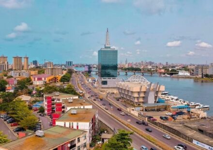 Nigeria to Channel All Oil Proceeds to Boost Federal Finances
