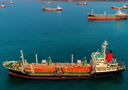 Venezuela Fuel Oil Flows to U.S. Pushes Asian Premium to 8-Month High