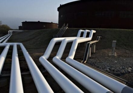 US Crude Oil Inventories Sag In First Count of the Year