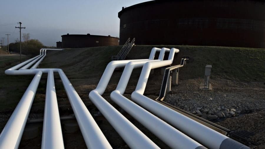 US Crude Oil Inventories Sag In First Count of the Year