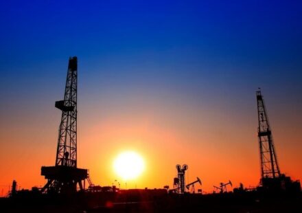 Oil ETFs Rise as Investors Hedge Crude Futures Exposure