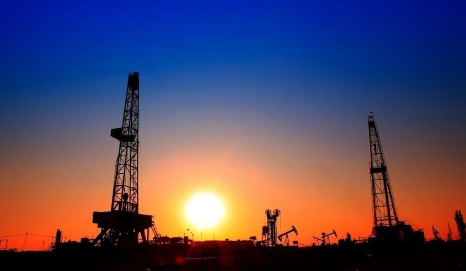 Oil ETFs Rise as Investors Hedge Crude Futures Exposure