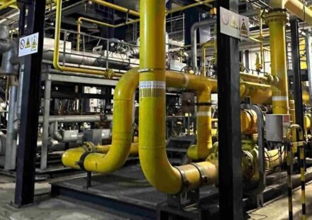 U.S. Fossil-Fuel Peaker Plants Delay Retirement as AI Power Demand Soars