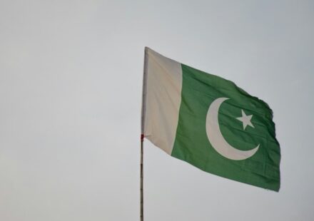 Pakistan and Russia Discuss Oil Cooperation Deal