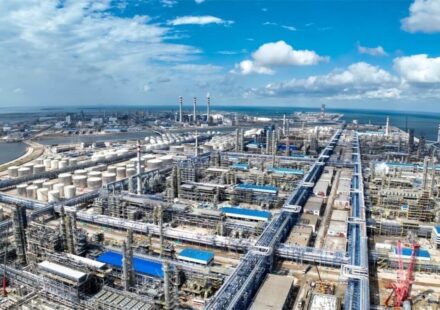 China’s Teapots Fire Up Again as Beijing Opens the 2026 Oil Spigot