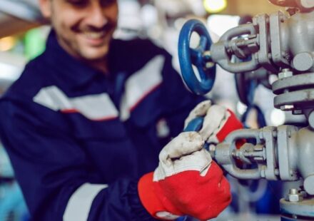 Iraq Secures First Floating LNG Import Platform Deal with U.S. Firm
