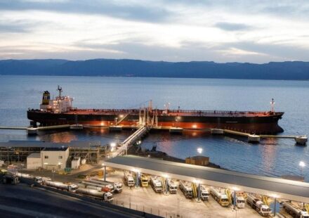 Sanctions Halt Oil Flows to Serbia as Russian-Owned NIS Faces Refinery Shutdown
