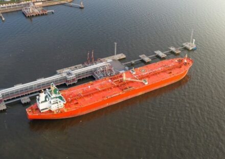 India's Reliance Boosts Middle East Crude Purchases