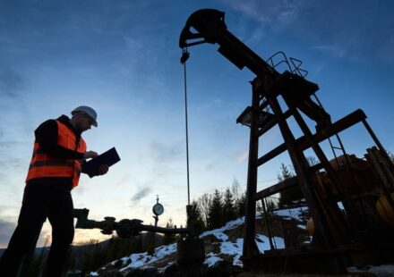SLB Exceeds Profit Expectations on Strong North American Demand