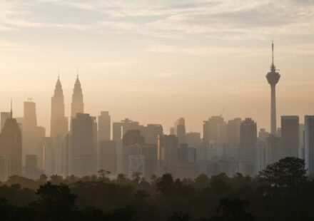 Petronas Dividend for Malaysia Set to Sink as Oil Prices Decline