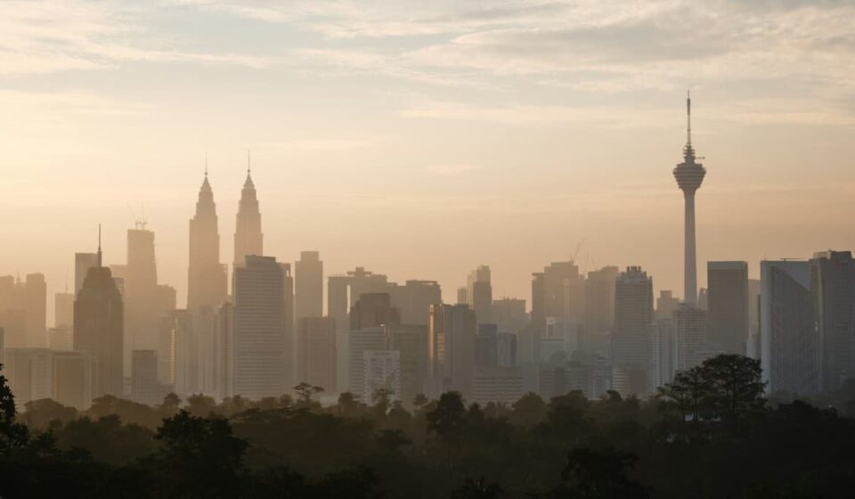 Petronas Dividend for Malaysia Set to Sink as Oil Prices Decline