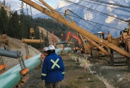 Alberta Seeks Federal Backing for New Oil Pipeline