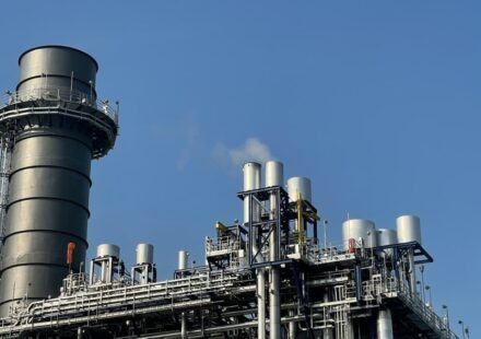 Iran’s Oil Discount to China Widens Amid Record-High Stocks at Teapots