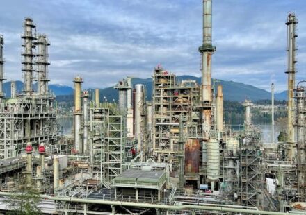China’s Curbs to Excess Refining Capacity Could Take Years