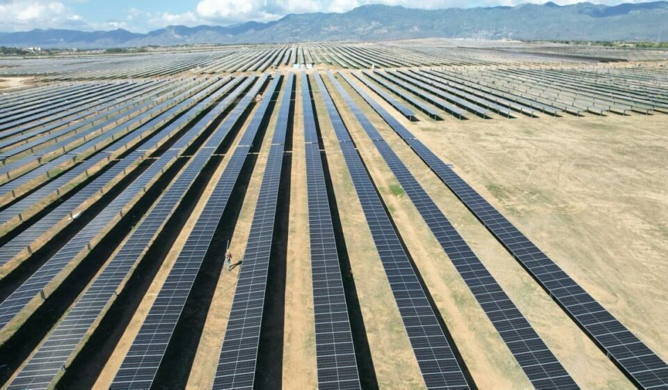 China Tackles Price Wars as Bloated Solar Sector Amasses Huge Losses