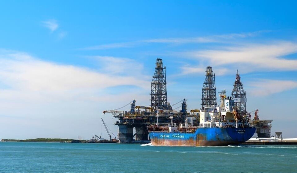 Rosneft Profits Plunge 68% as Oil Oversupply and Sanctions Pressure H1 Results
