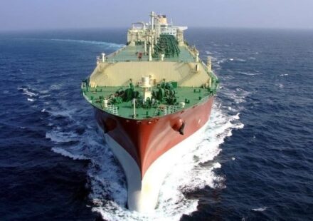 Pakistan Seeks to Defer 177 Qatari LNG Cargoes Amid $5.6B Contract Burden