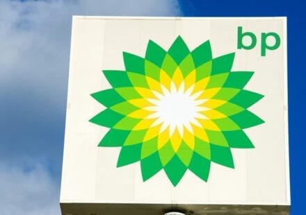 Elliott Wants BP to Double Cost Cuts Target to $10 Billion
