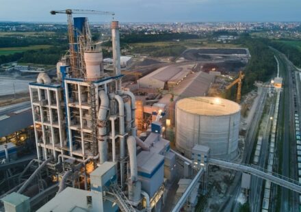 U.S. Refiners Rethink Crude Sourcing After Chevron Gets Venezuela Green Light