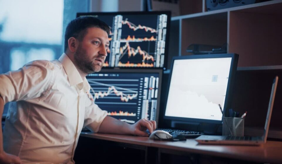 Oil Price Swings Challenge Big Oil Trading Profits