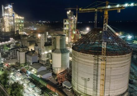 Indonesia Forges $8 Billion Refinery Deal with U.S. Firm