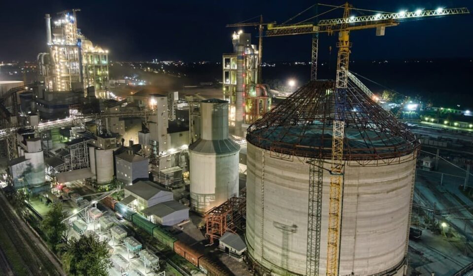 Indonesia Forges $8 Billion Refinery Deal with U.S. Firm