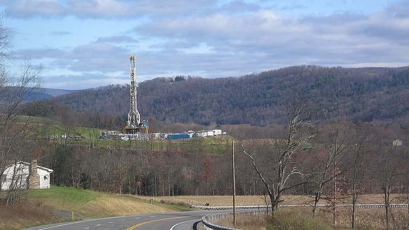 U.S. Crude Oil Output Hits Record in April as Refining Margins Tighten